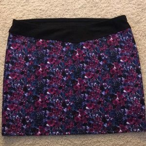 Floral mini skirt. Size L 🌺